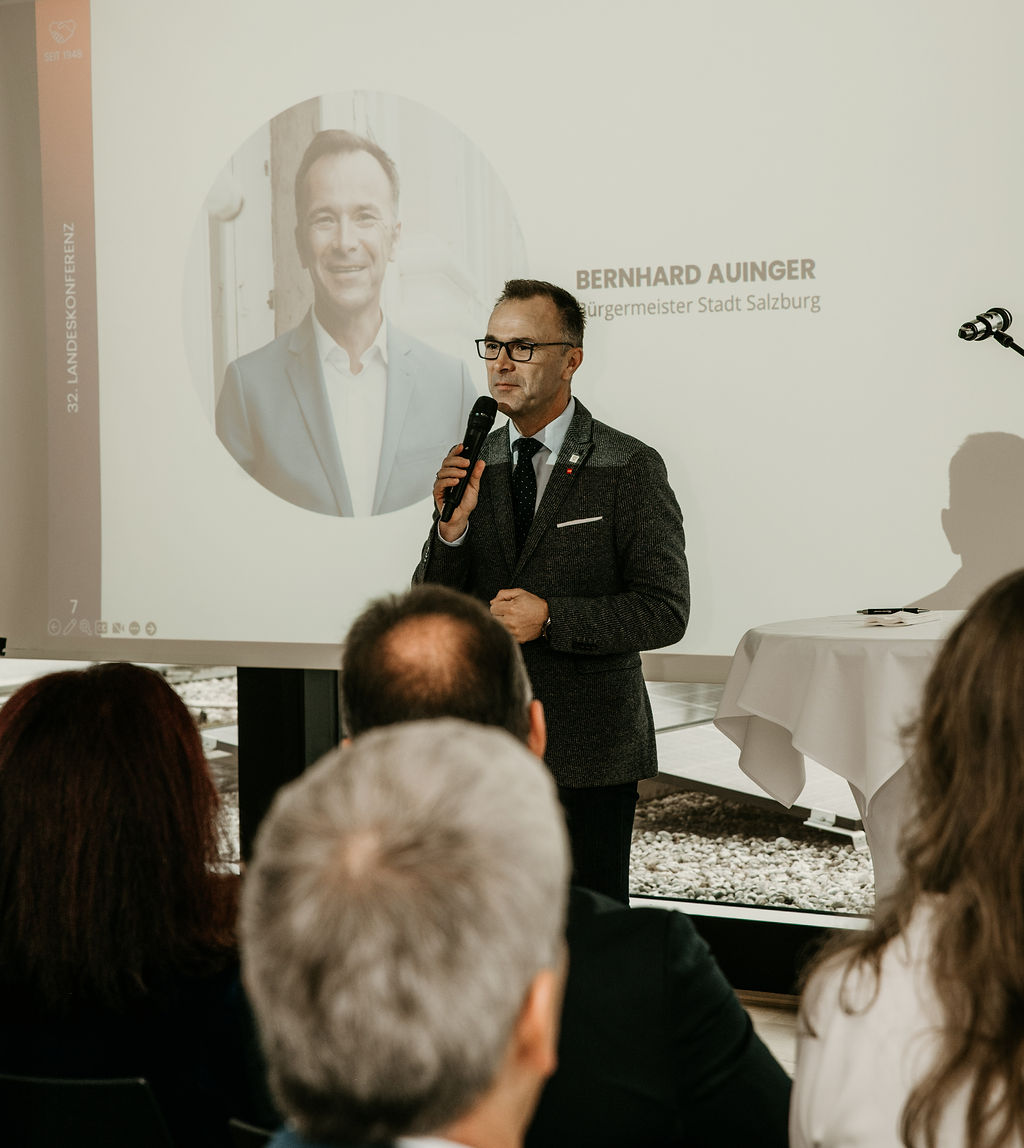 Bürgermeister Bernhard Auinger bei der Landeskonferenz im WIFI