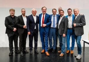 Gruppenfoto mit Bernd Hinteregger